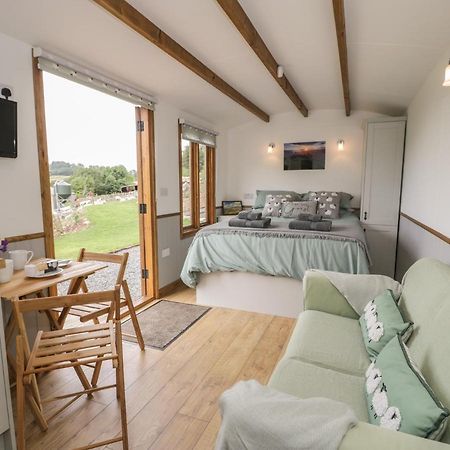 Tan Y Castell Shepherds Hut Llangollen Exterior photo