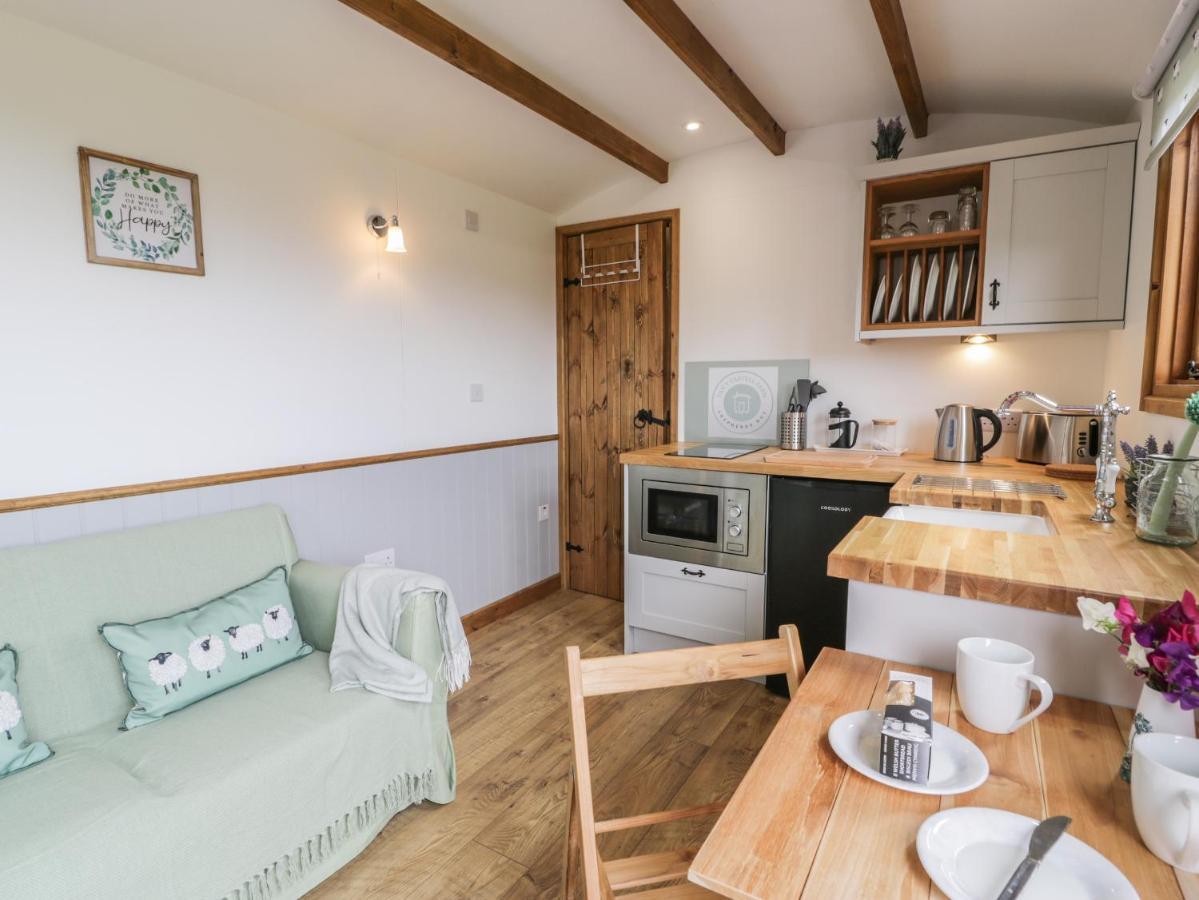 Tan Y Castell Shepherds Hut Llangollen Exterior photo