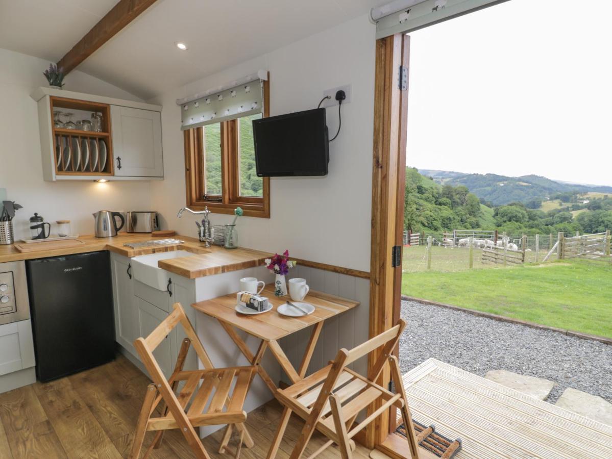 Tan Y Castell Shepherds Hut Llangollen Exterior photo