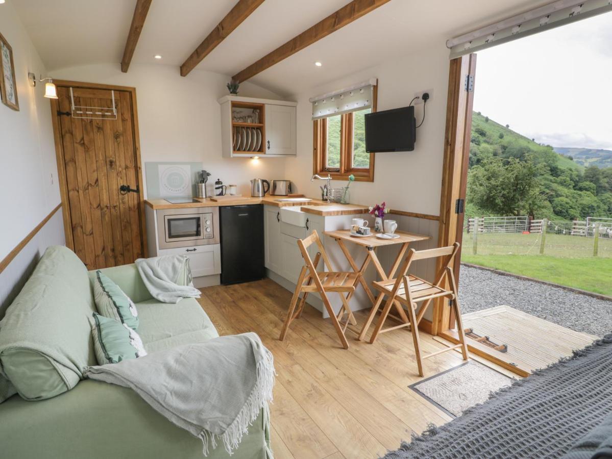 Tan Y Castell Shepherds Hut Llangollen Exterior photo