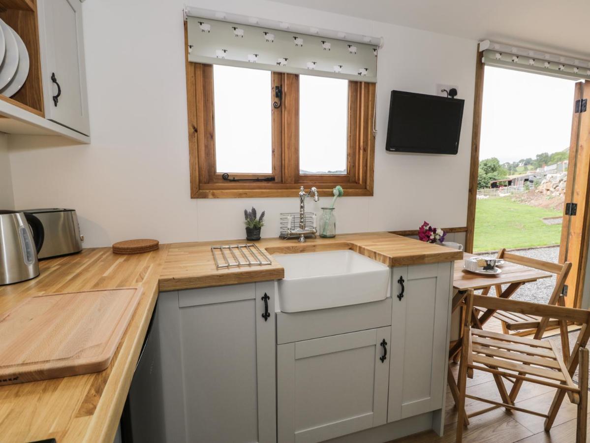 Tan Y Castell Shepherds Hut Llangollen Exterior photo